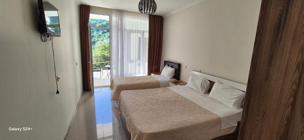 Triple Room with Mountain View room - Image 2
