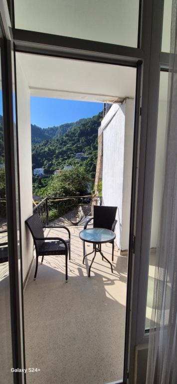 Triple Room with Mountain View room - Image 1