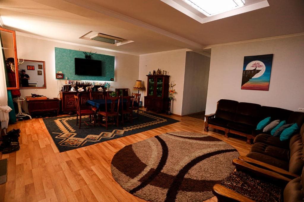 Family Room with Shared Bathroom room - Image 2
