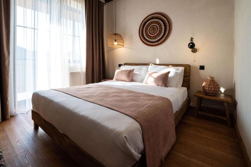 Queen Room with Balcony room - Image 1