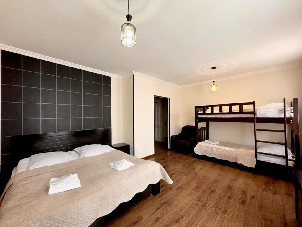 Family Room room - Image 2