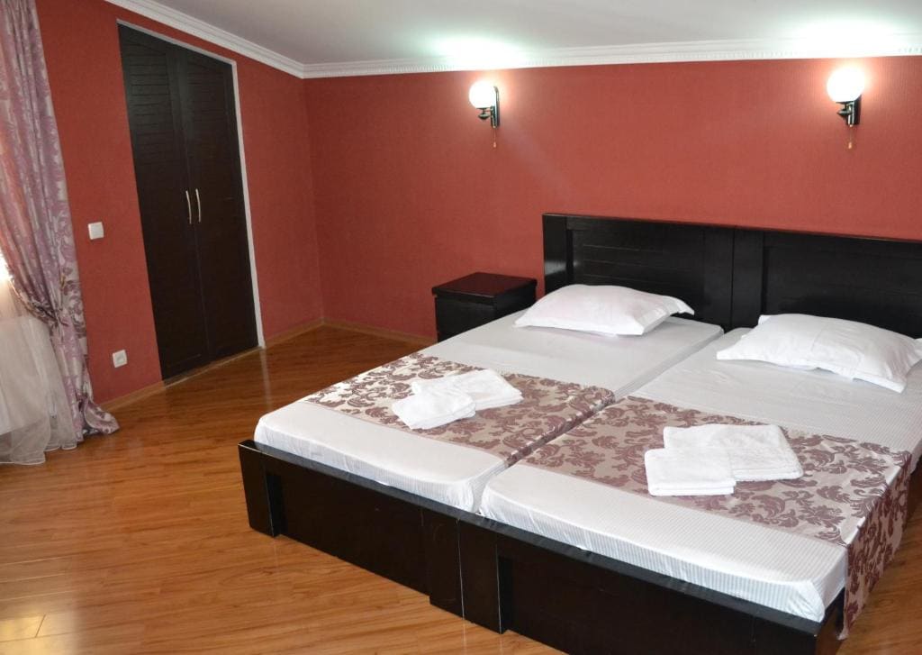 Standard Triple Room room - Image 1