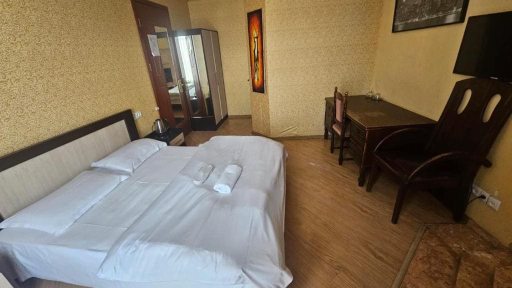 Standard Triple Room room - Image 2