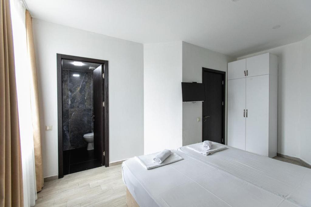 Deluxe Twin Room room - Image 3