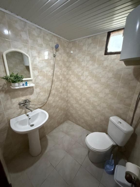 Quadruple Room with Private Bathroom room - Image 2