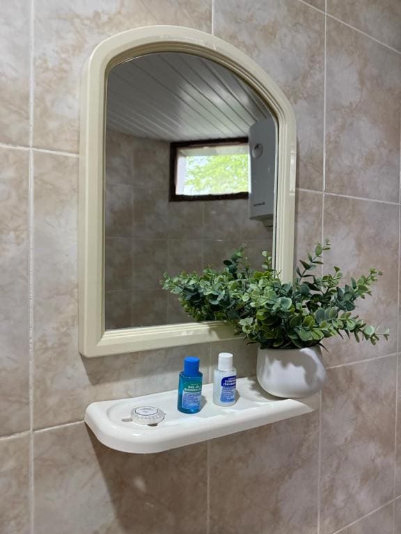 Quadruple Room with Private Bathroom room - Image 1