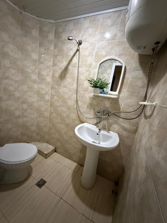 Twin Room with Balcony room - Image 3