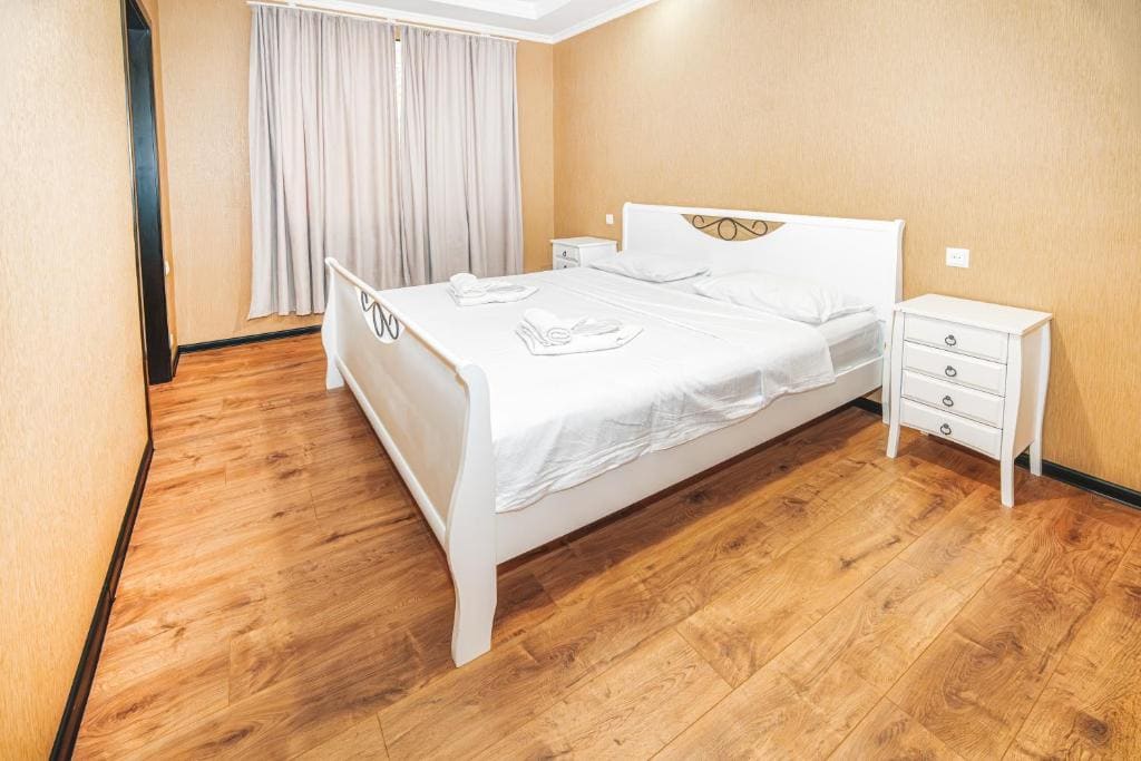 Family Room with Garden View room - Image 3