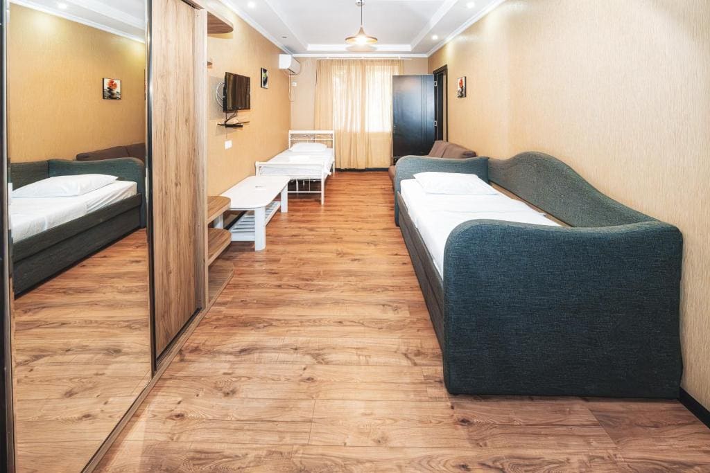 Family Room with Garden View room - Image 1