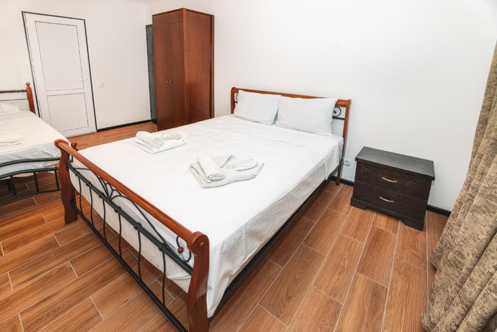 Deluxe Double Room (2 Adults + 1 Child) room - Image 1