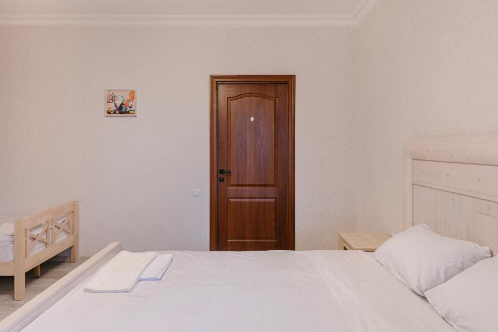 Family Room with Private Bathroom room - Image 1