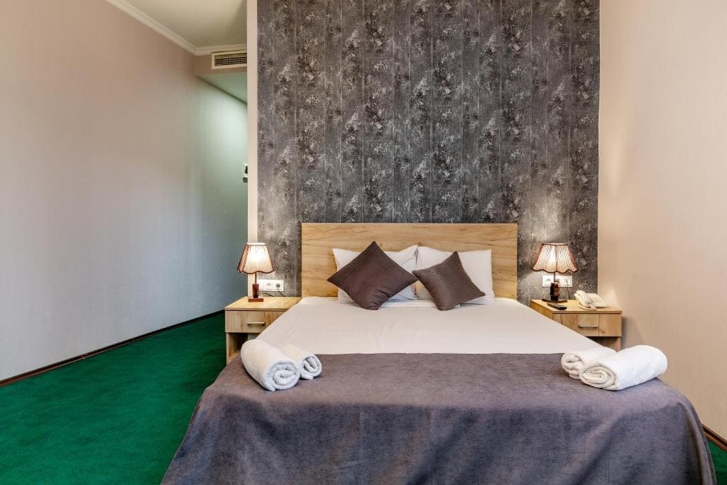 Deluxe Double Room with Balcony room - Image 3