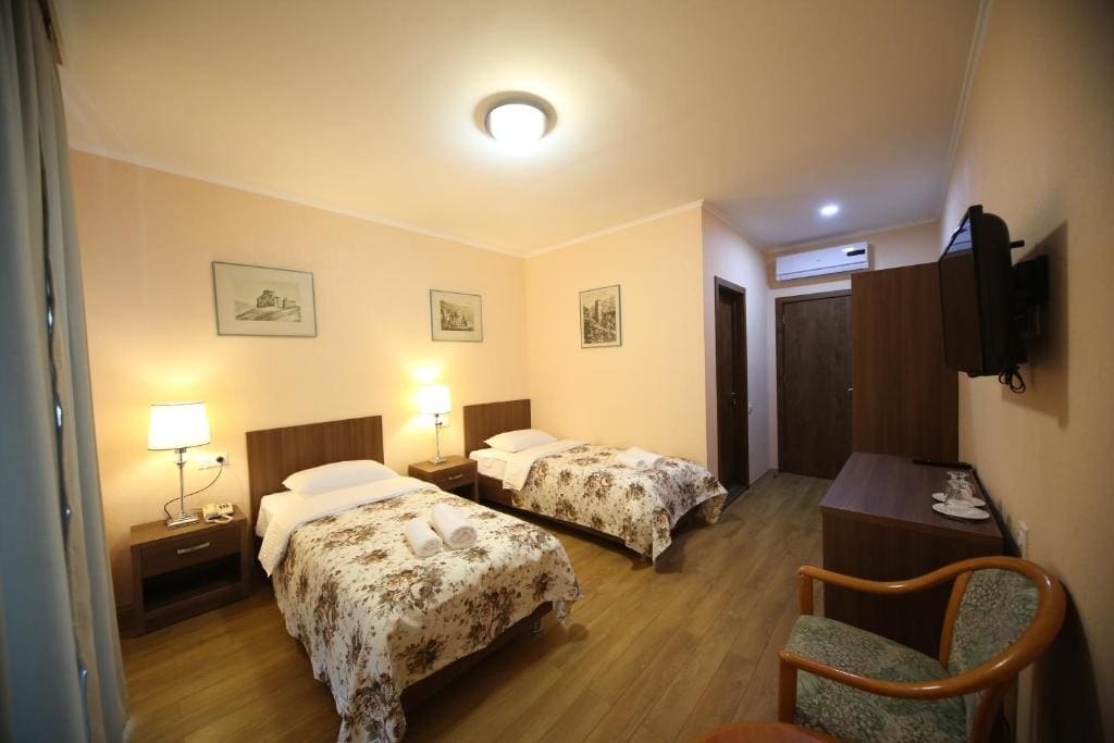 Classic Double or Twin Room with City View room - Image 3