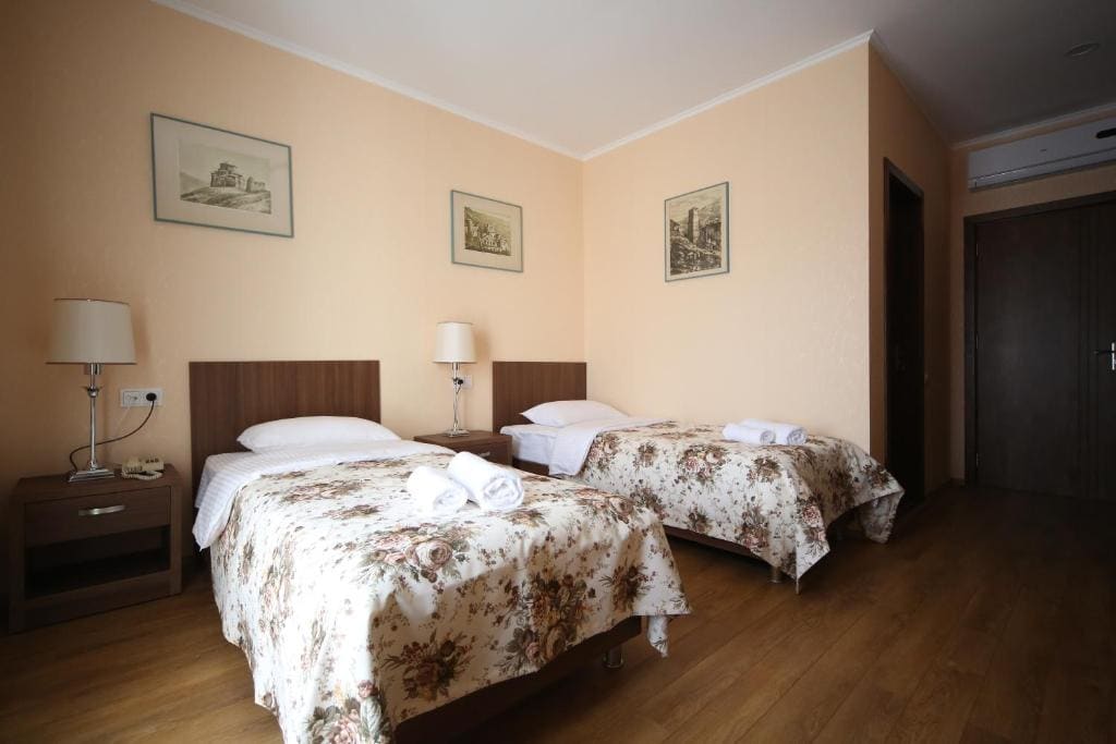Classic Double or Twin Room with City View room - Image 2