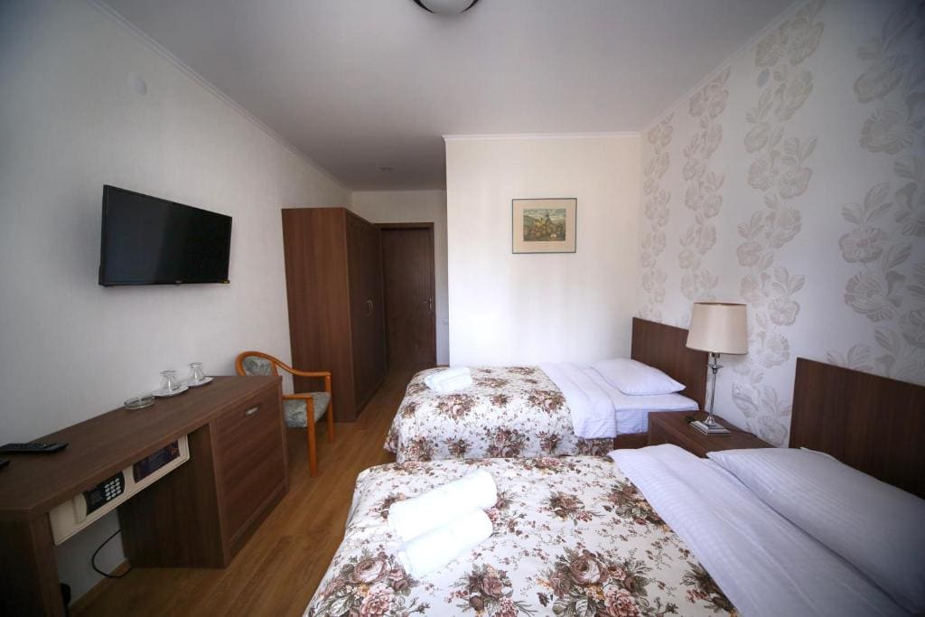 Standard Double or Twin Room room - Image 3