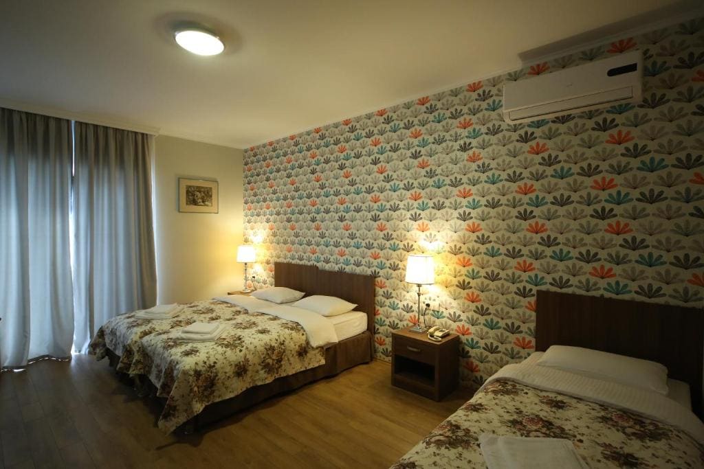 Standard Family Room room - Image 2