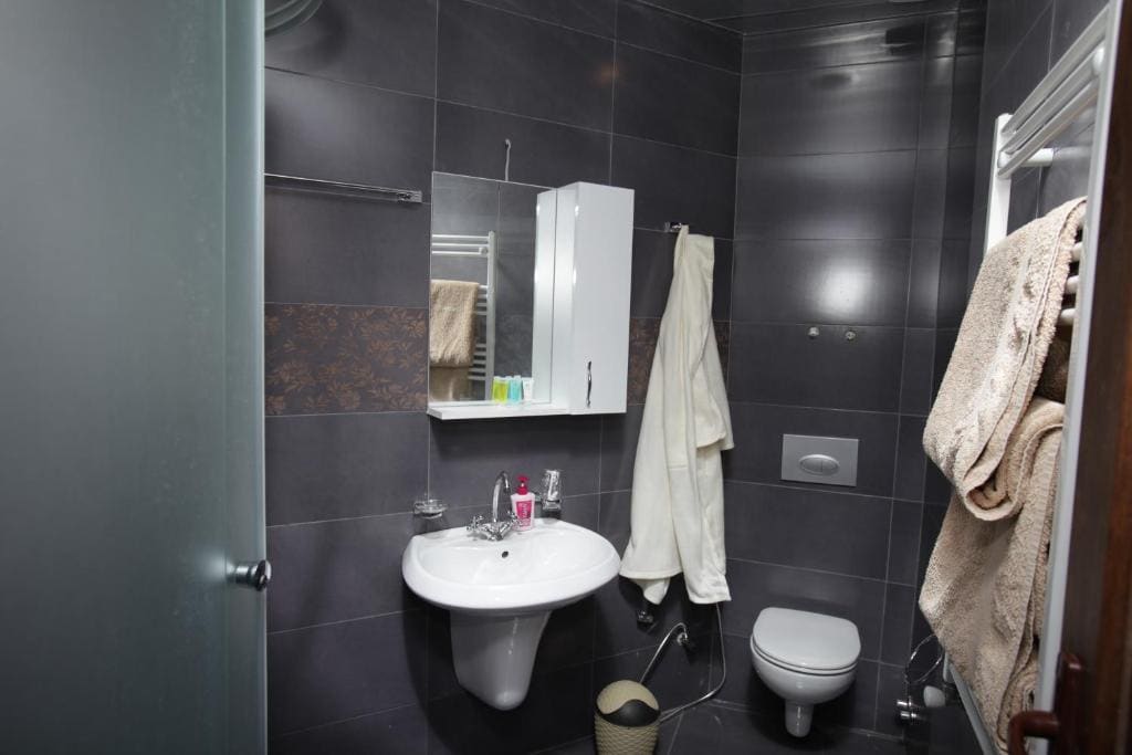 Studio Apartment room - Image 1