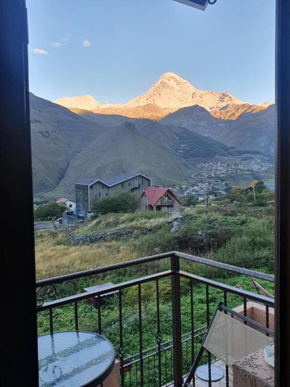 Double Room with Mountain View room - Image 2