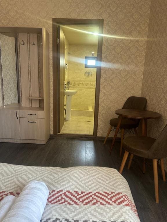 Double Room with Private Bathroom room - Image 2