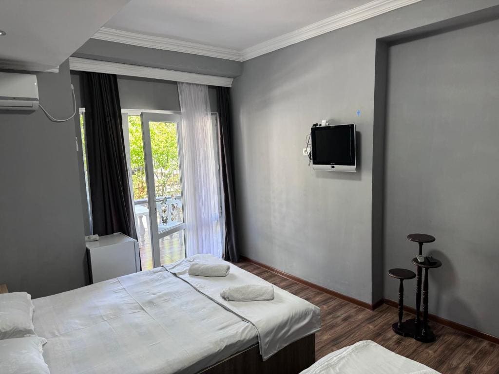 Budget Triple Room room - Image 2