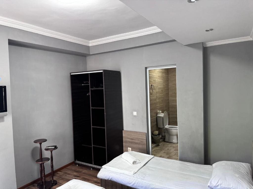 Budget Triple Room room - Image 3