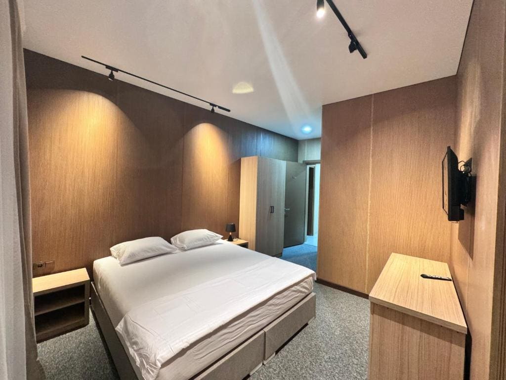 Double Room with Balcony room - Image 3