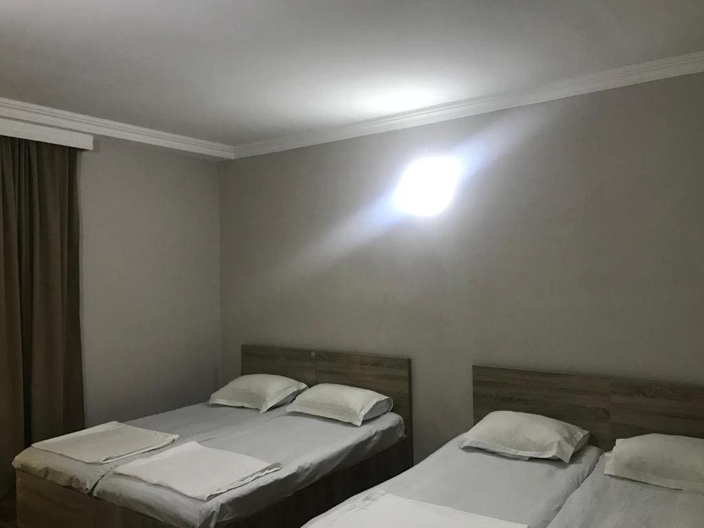 Economy Quadruple Room room - Image 2
