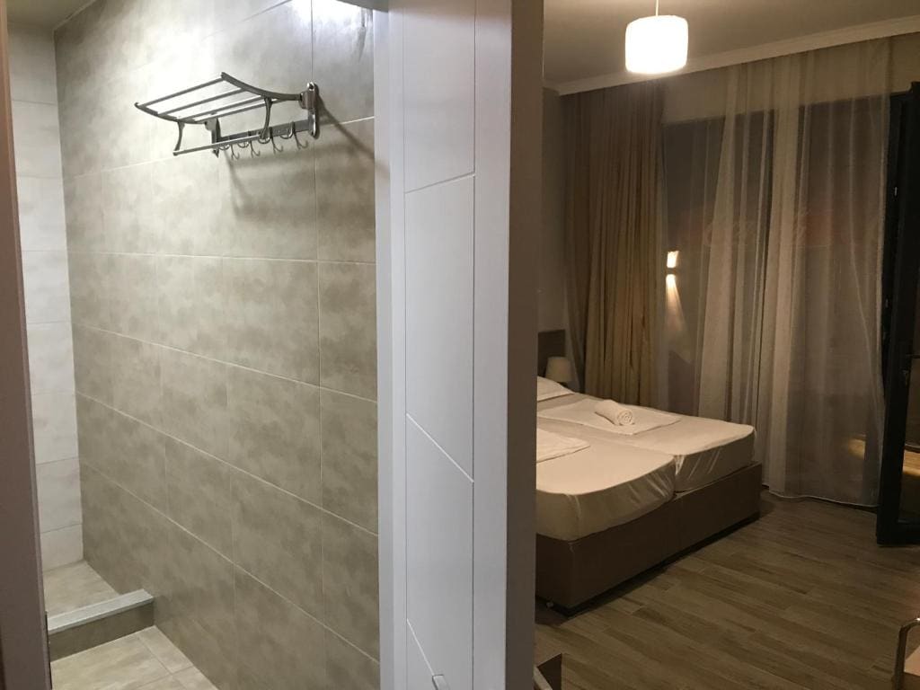Standard Triple Room room - Image 1