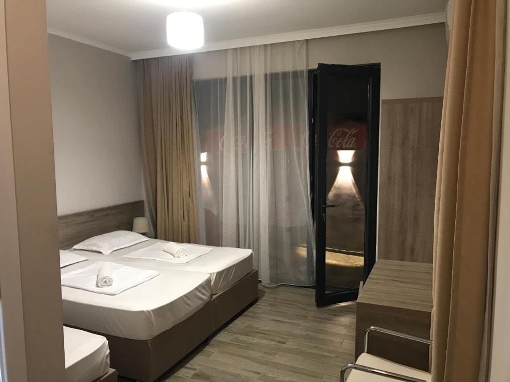 Standard Triple Room room - Image 2