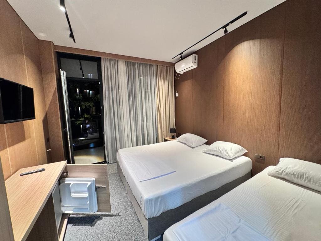 Triple Room with Balcony room - Image 1