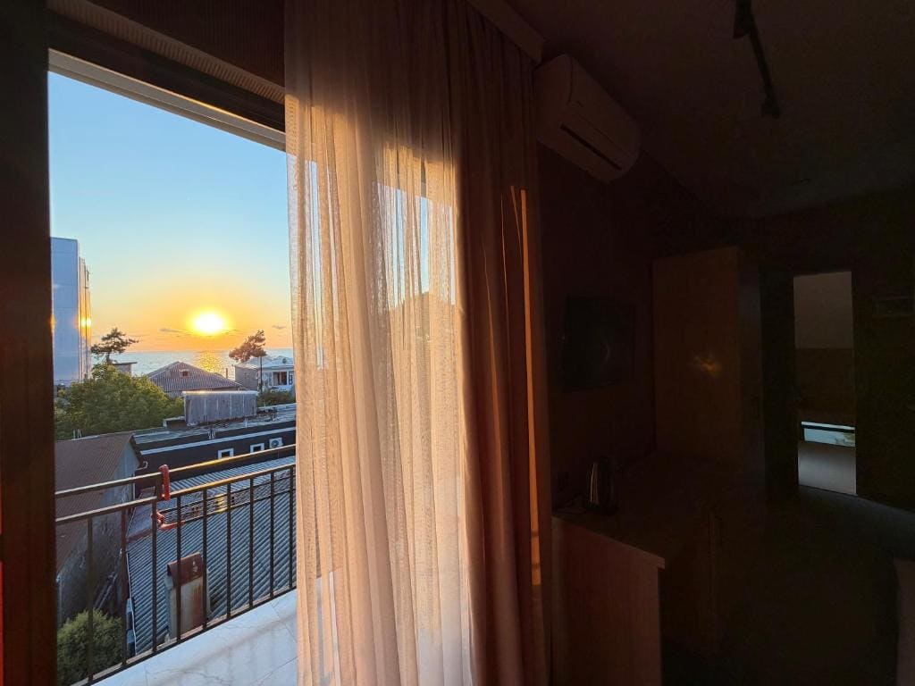 Triple Room with Sea View room - Image 2