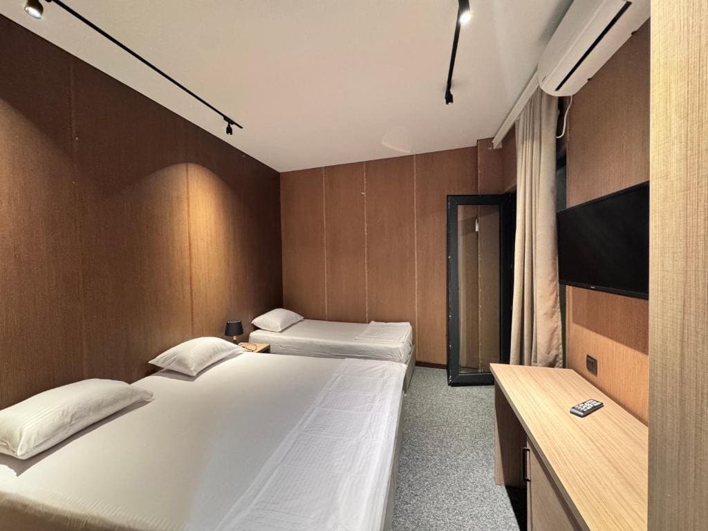 Triple Room with Shower room - Image 1