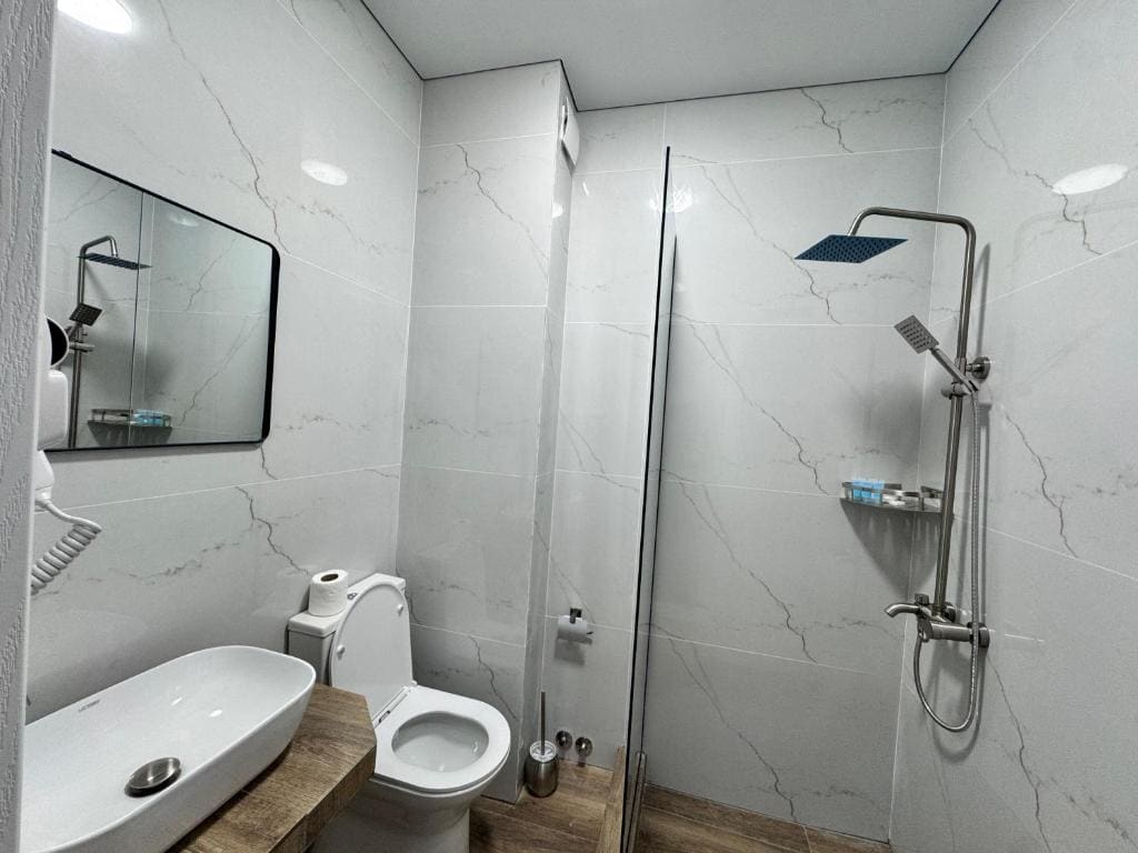 Triple Room with Shower room - Image 2