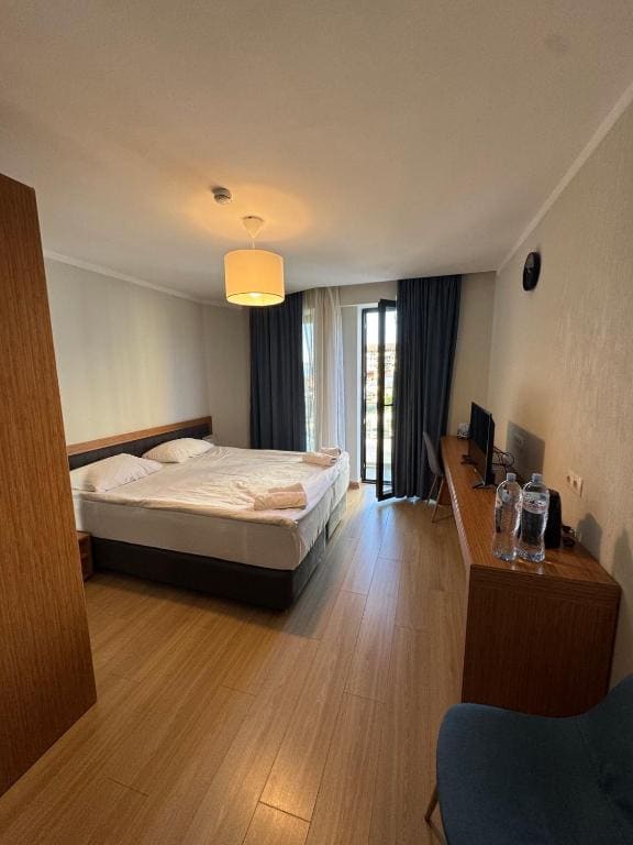 Deluxe Double Room with Balcony room - Image 2