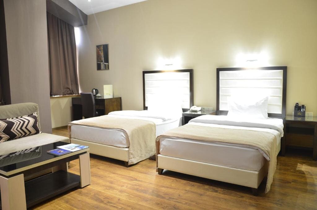 Deluxe Twin Room room - Image 1