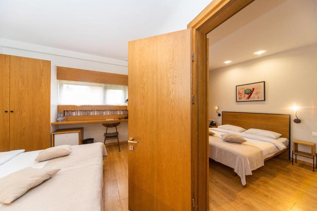 Family Room room - Image 2
