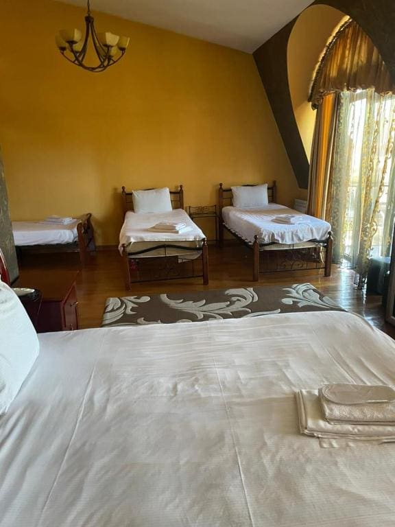 Premium Quadruple Room room - Image 3