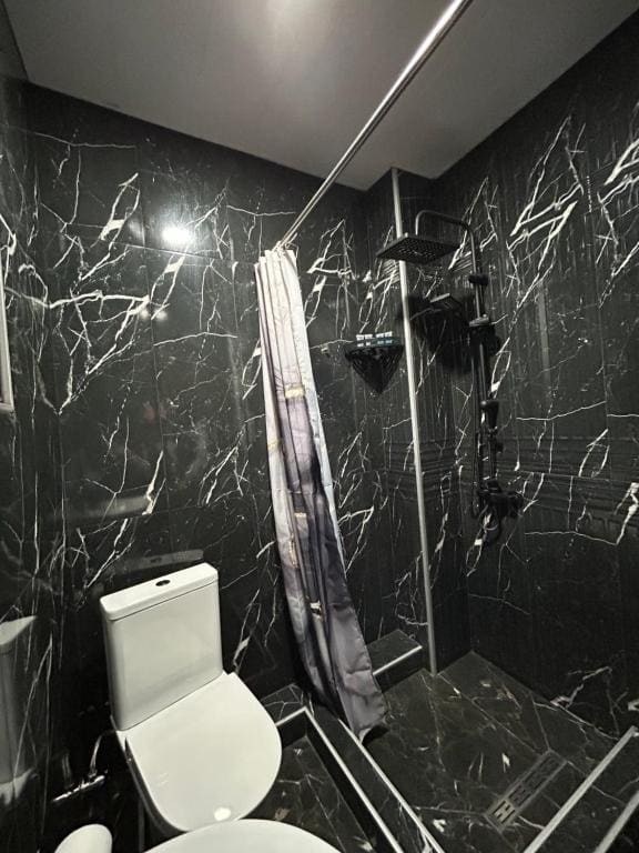 Double Room with Private Bathroom room - Image 3