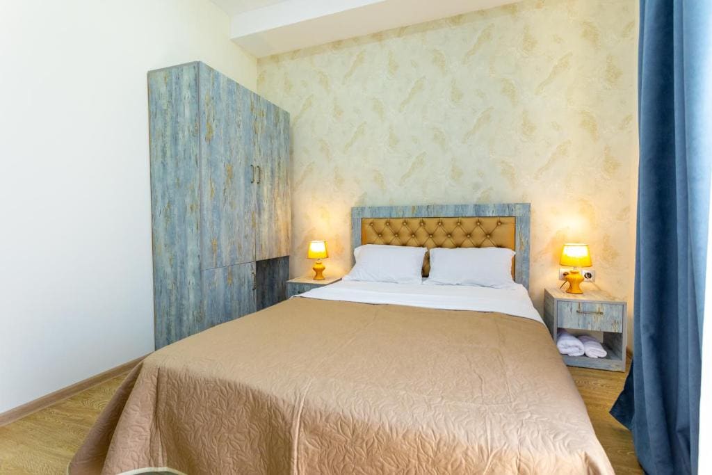 Double Room with Balcony room - Image 3
