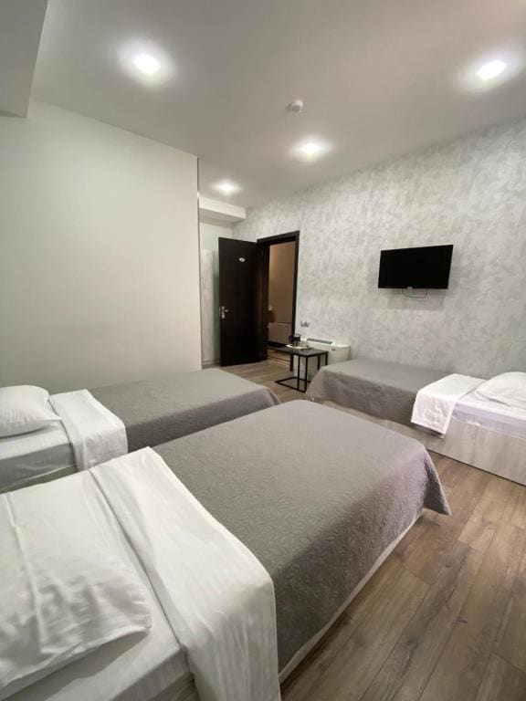 Triple Room with Balcony room - Image 1