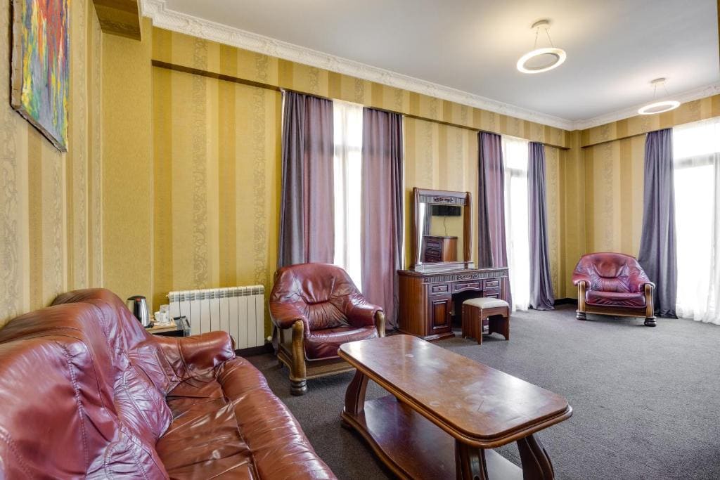 Deluxe King Room room - Image 3