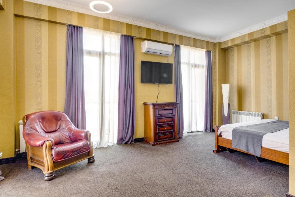 Deluxe King Room room - Image 2