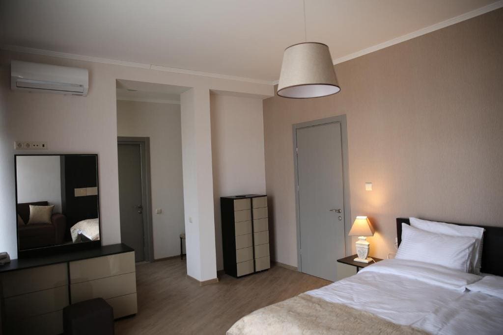 Deluxe Double Room with Balcony room - Image 3