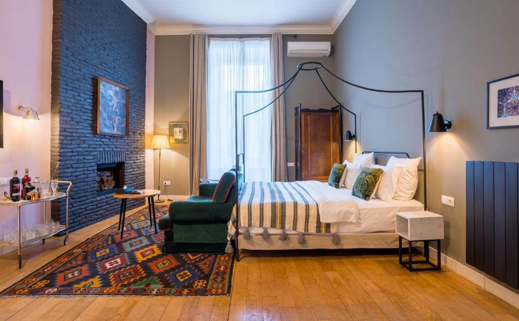 Luxury Suite with Kitchenette room - Image 2