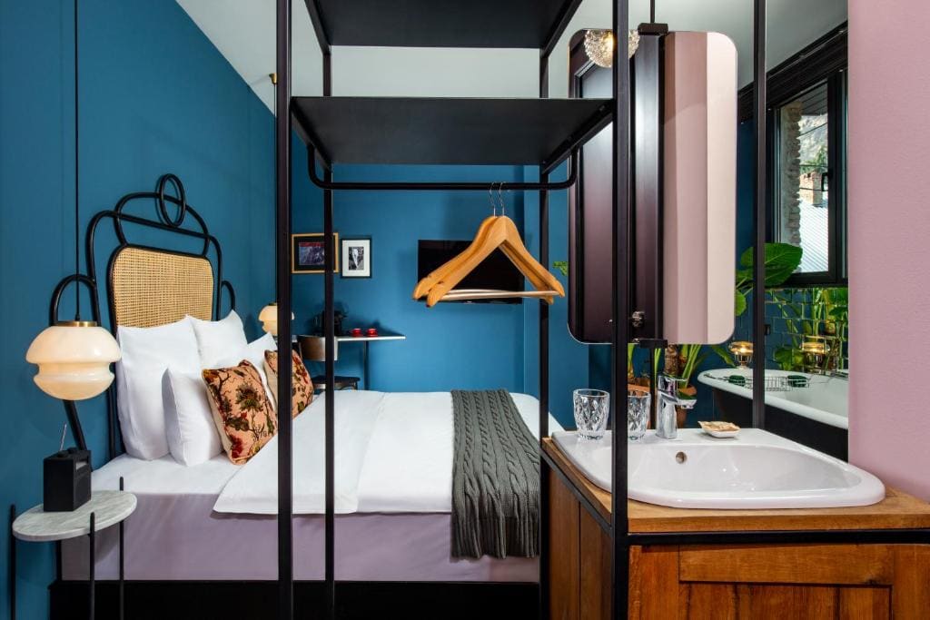 Suite with Hot Tub room - Image 2