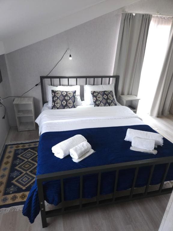 Large Double Room room - Image 3