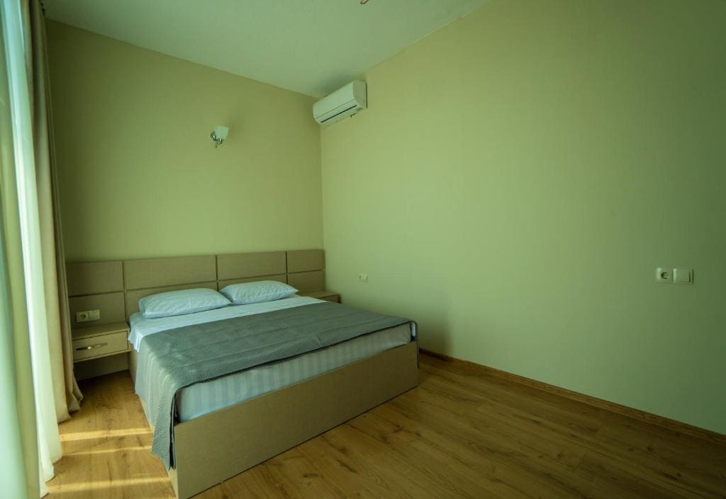 Luxury Quadruple Room room - Image 3