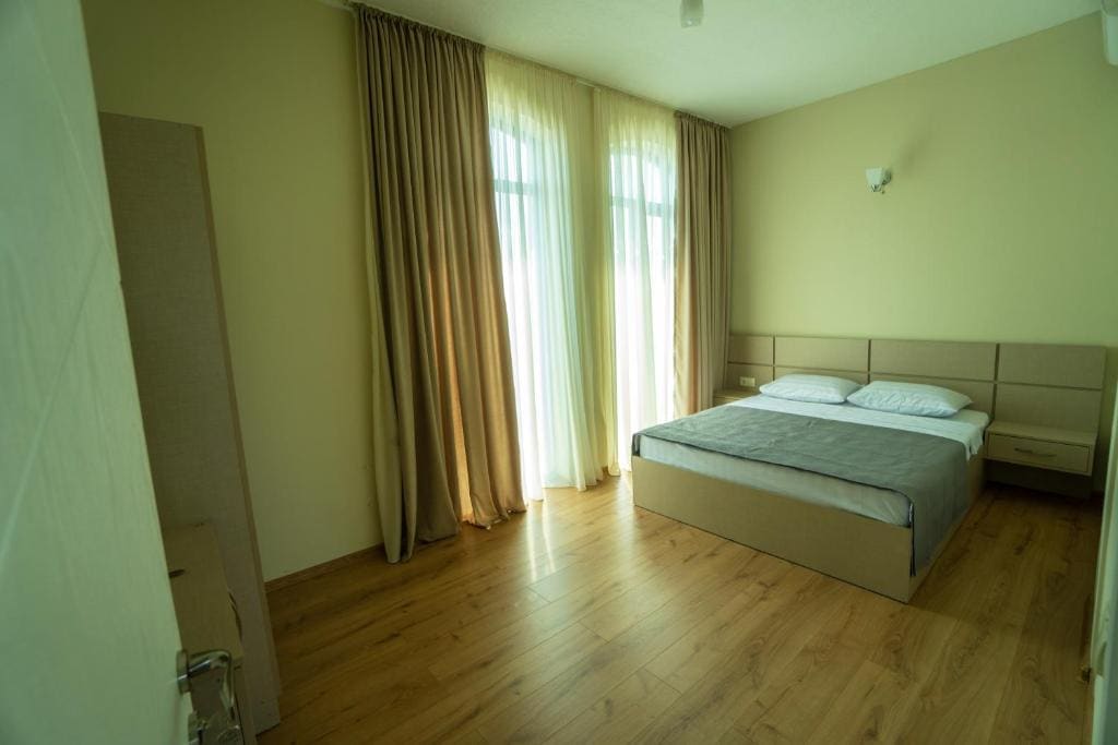 Luxury Quadruple Room room - Image 2