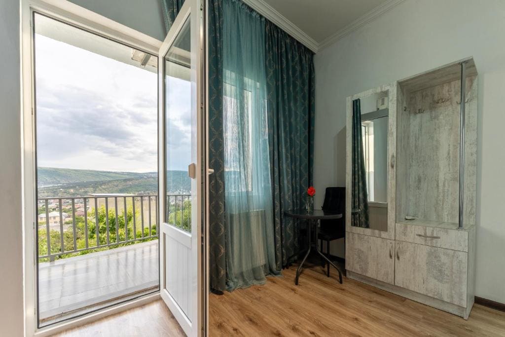 Double Room with Balcony room - Image 1