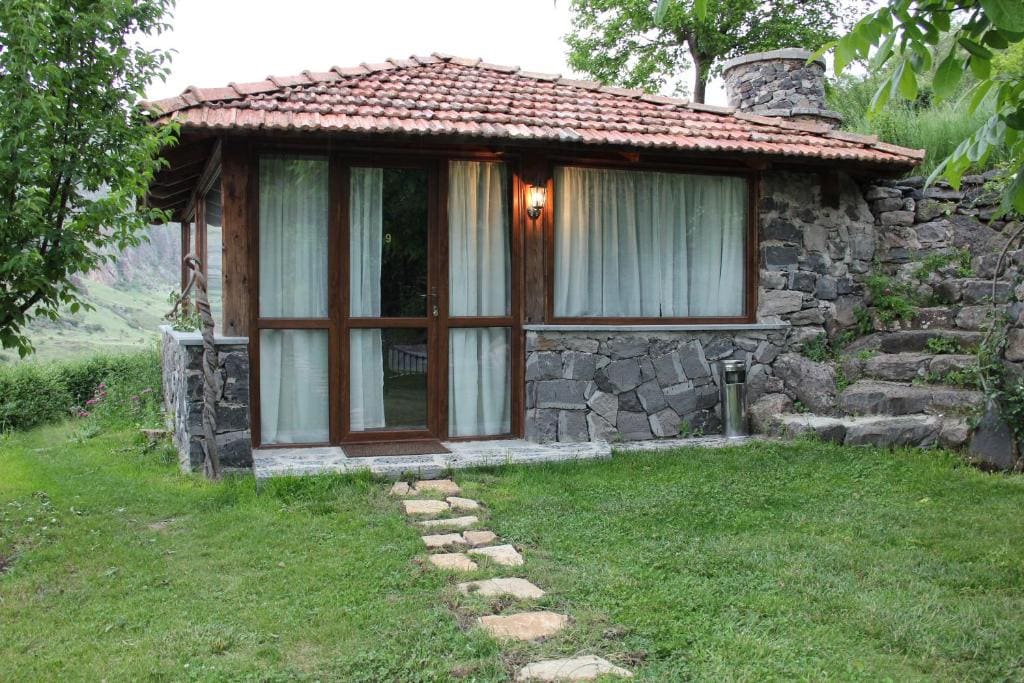Deluxe Bungalow with Garden View room - Image 2